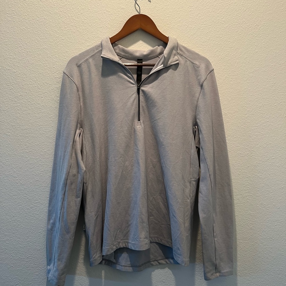 Lululemon men grey/silver, medium sports sweater